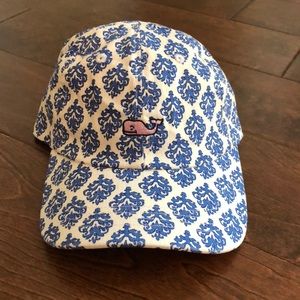 Vineyard vines hat!